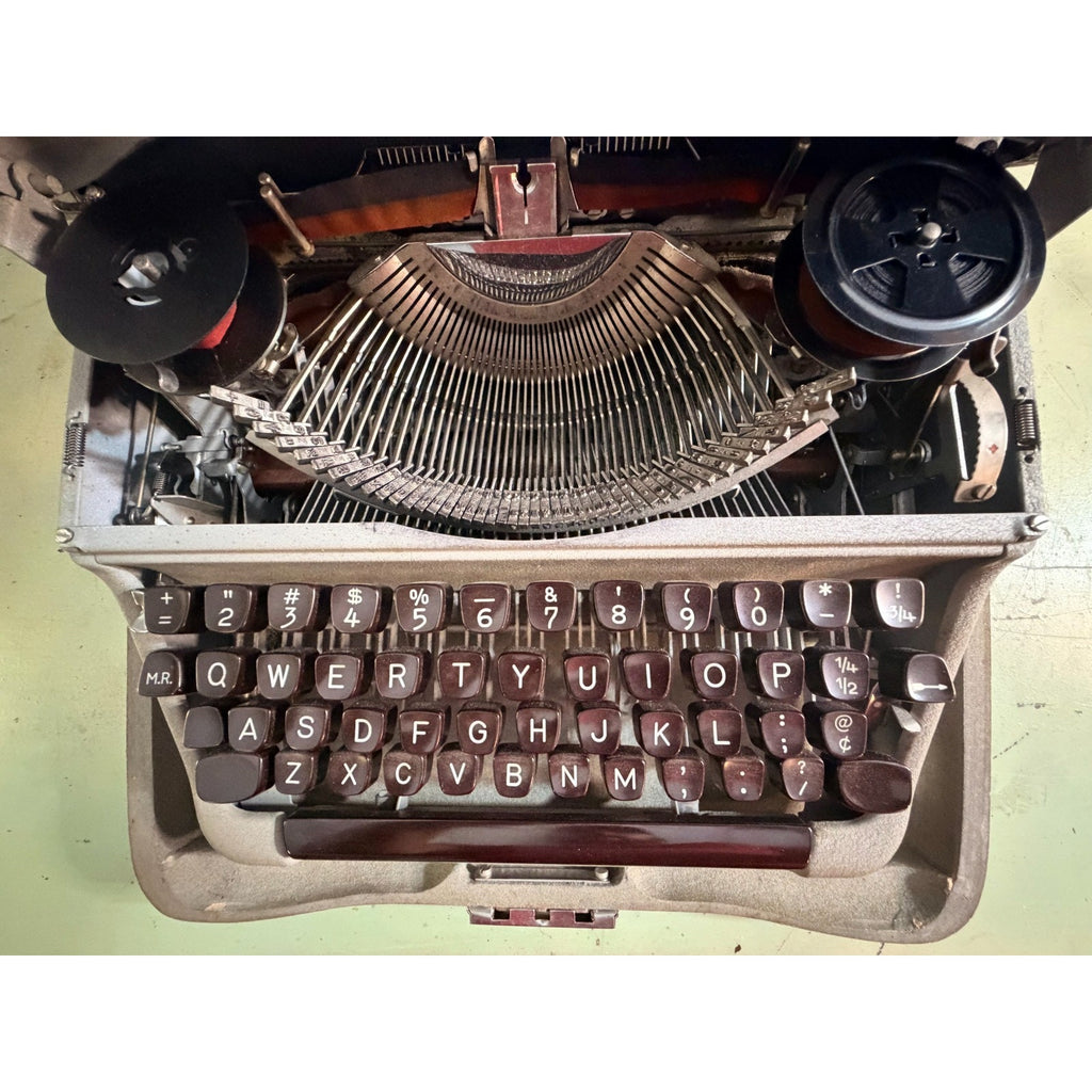 Gray Olympia SM3 Typewriter • Chocolate Keys • w/Cleaning Kit & Case • Tested