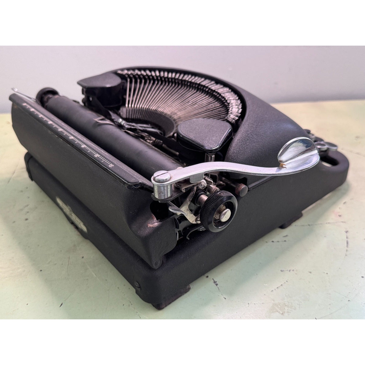 1940s Remington Rand De Luxe Model 5 • Black Portable Typewriter w/Case