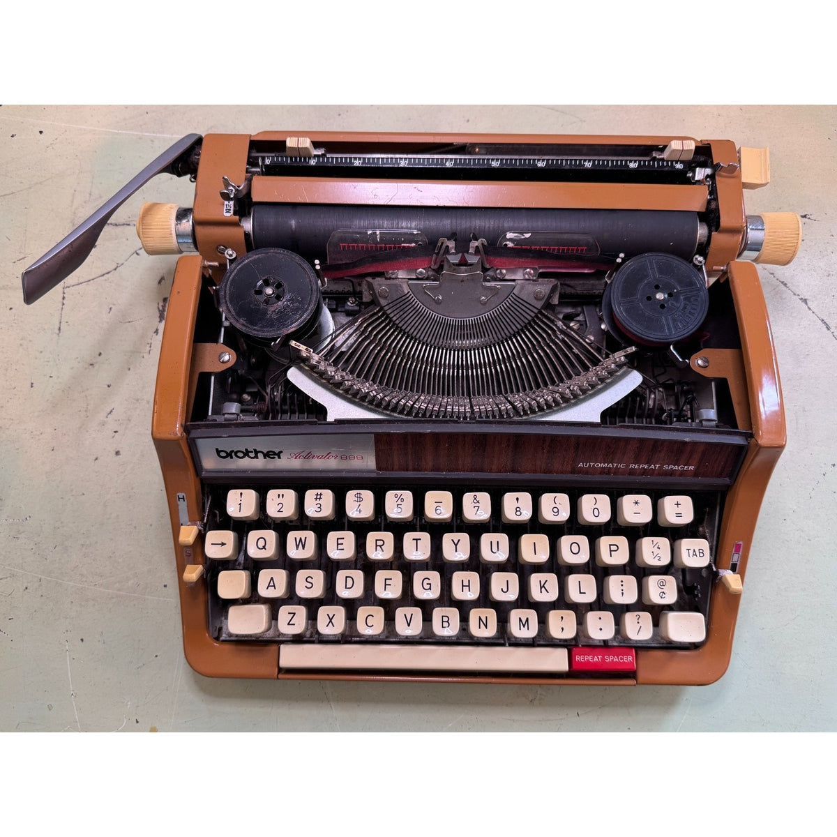 Caramel Brown Brother Activator 899 Typewriter • Nagoya Japan, 1974 • Tested