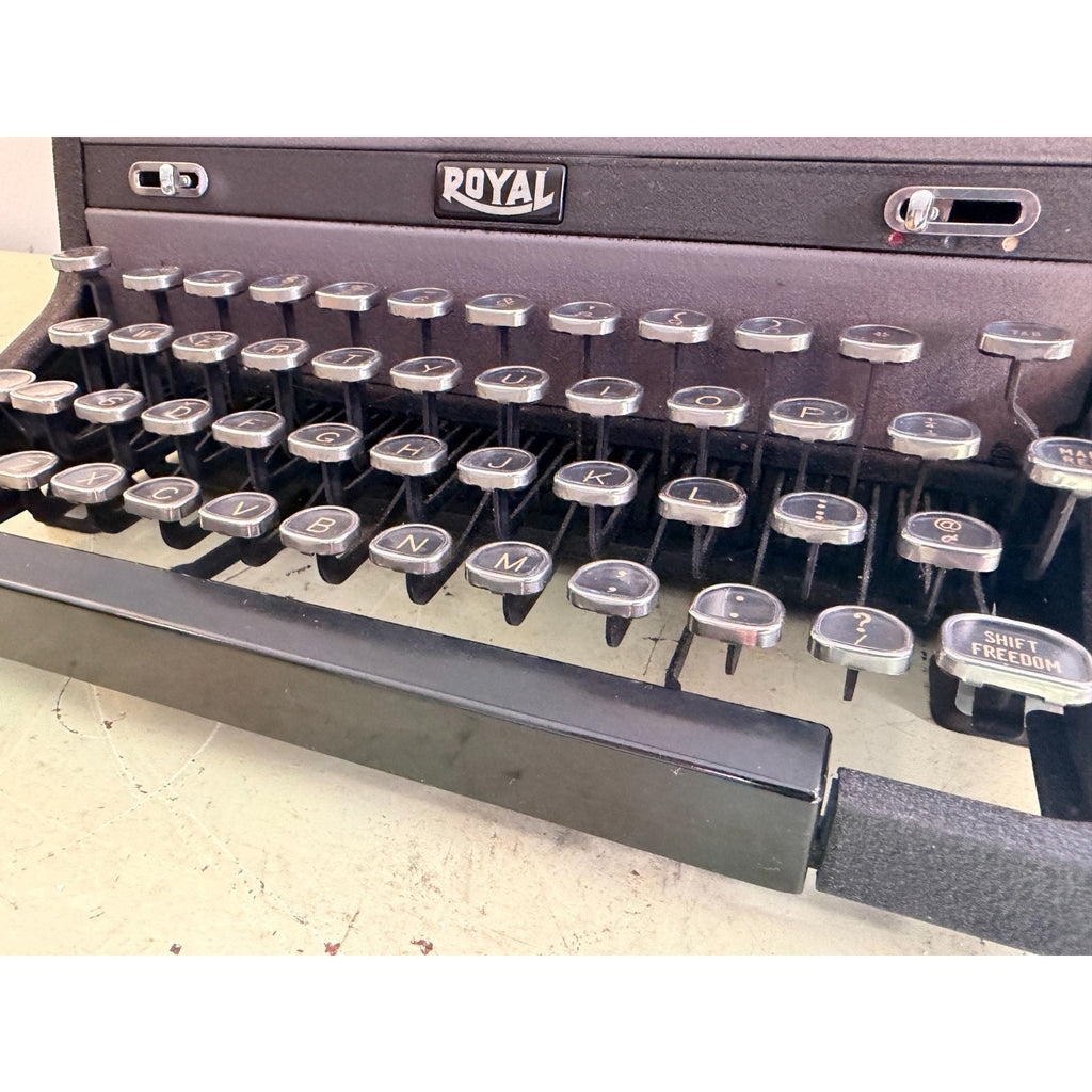 Royal Quiet De Luxe Portable Typewriter in Tuxedo Gray with Original Case