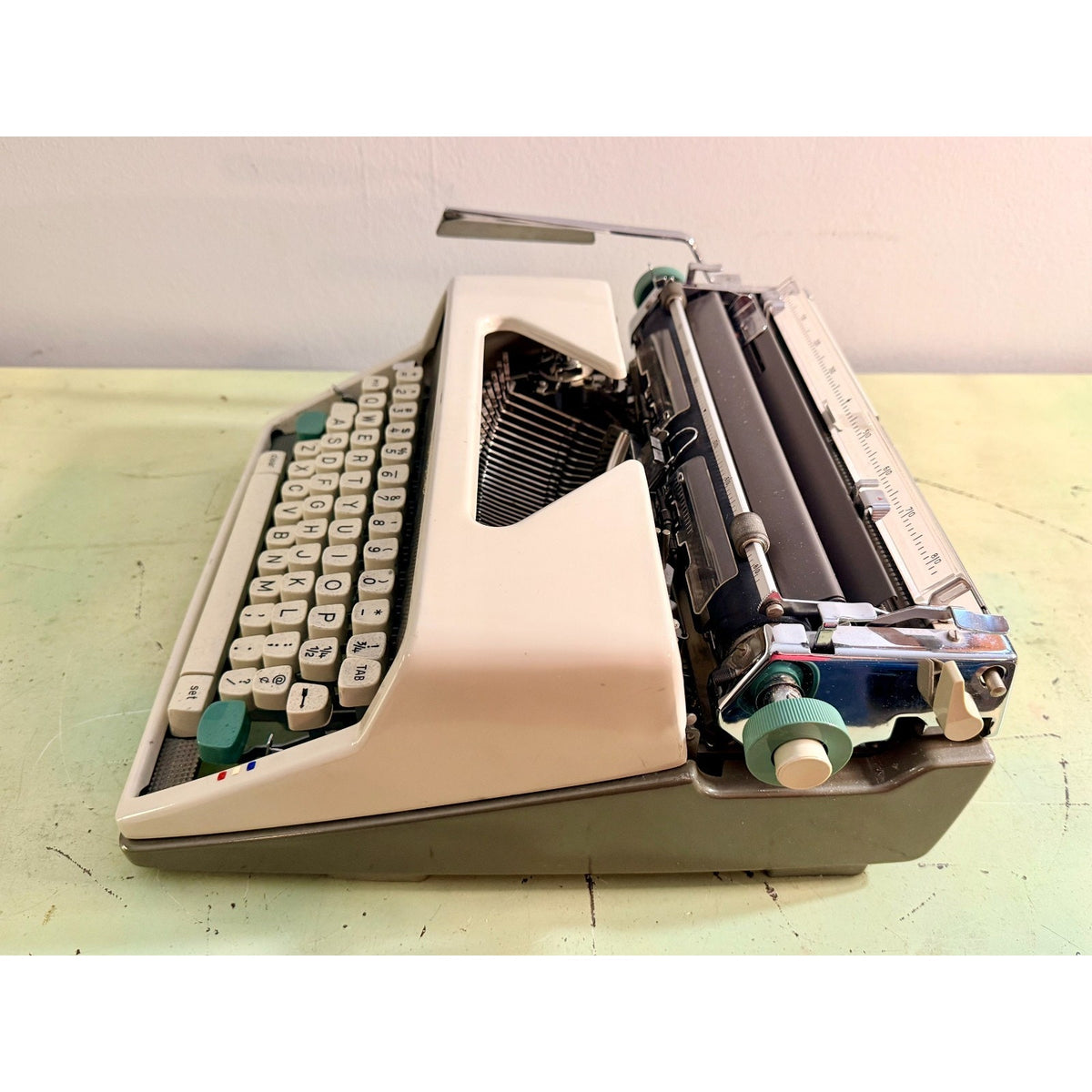 Olympia SM7 De Luxe Typewriter • Cream & Taupe • West Germany w/Case