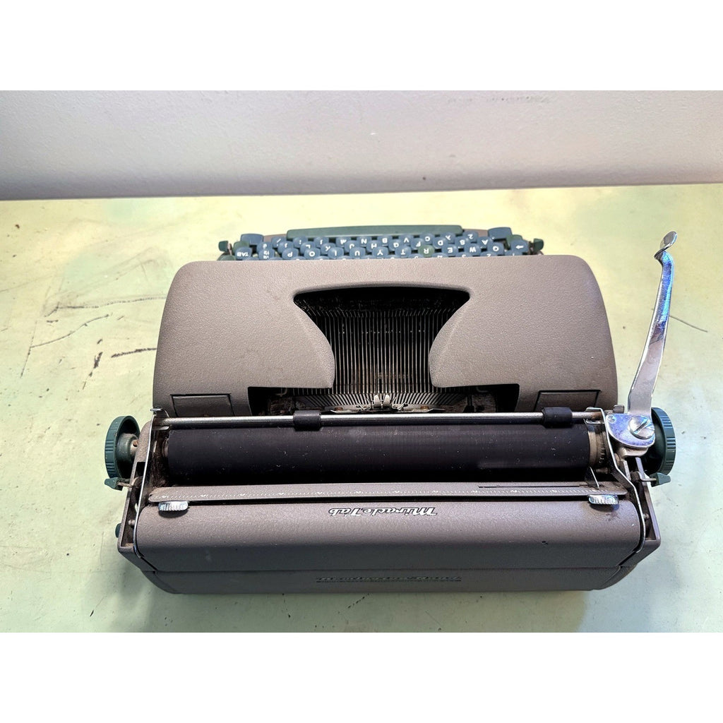 1958 Remington Quiet-Riter Typewriter w/Miracle Tab • Serviced USA-Made Portable
