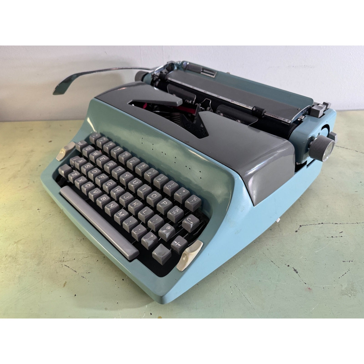 1969 Consul 221 Typewriter • Seafoam Blue & Slate Gray • w/Case, Key, Extras