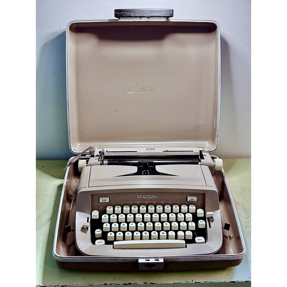 Royal 890 Manual Typewriter • Beige Mid-60s Portable w/Case • Serviced & Tested
