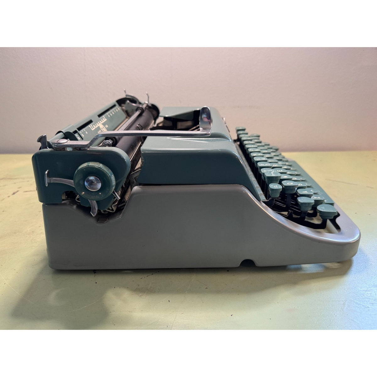 1956 Underwood Universal Quiet Tab Typewriter • Tested, Blue-Green w/ Case
