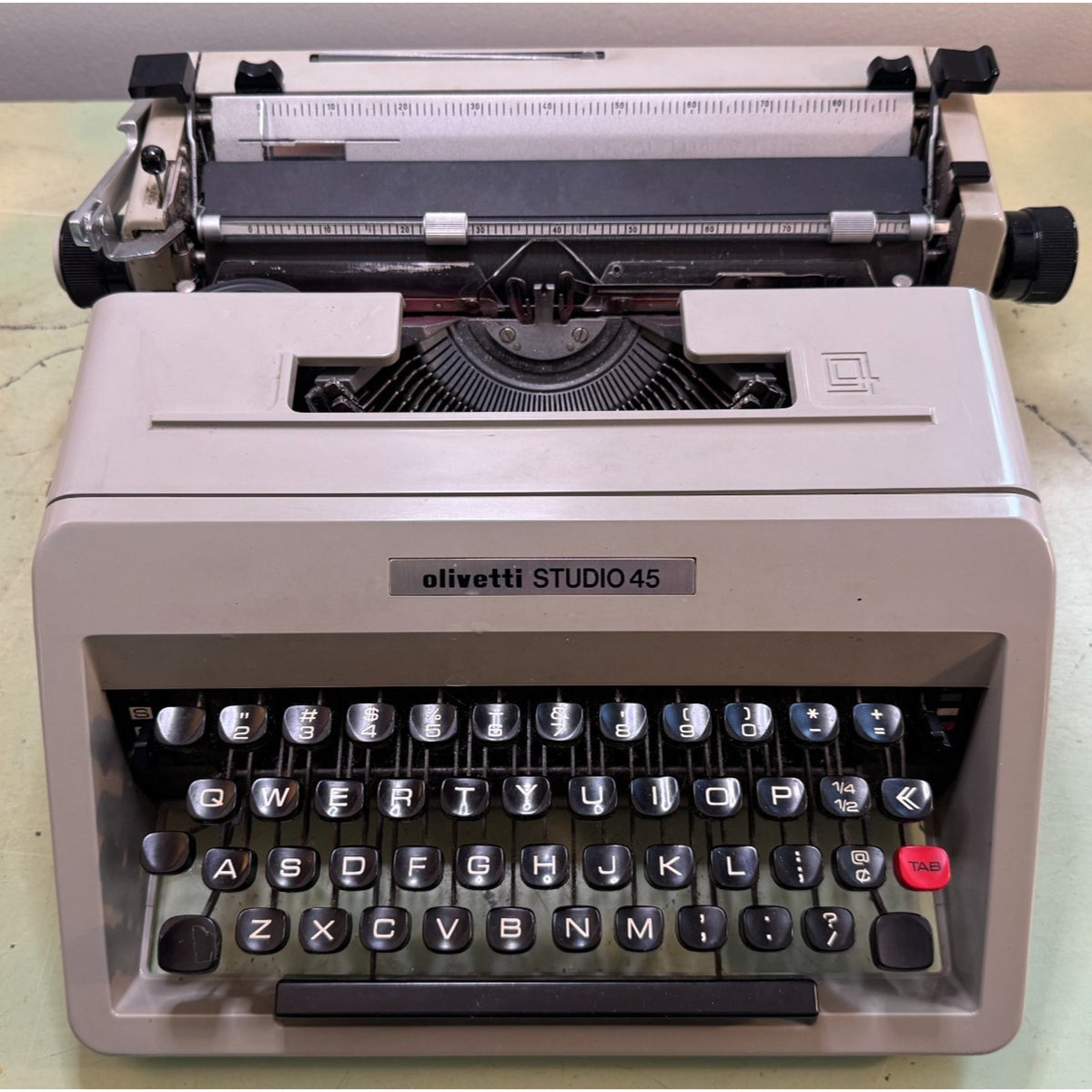 Tan Olivetti Studio 45 Typewriter • Barcelona, Spain • Tested, w/Case & Papers