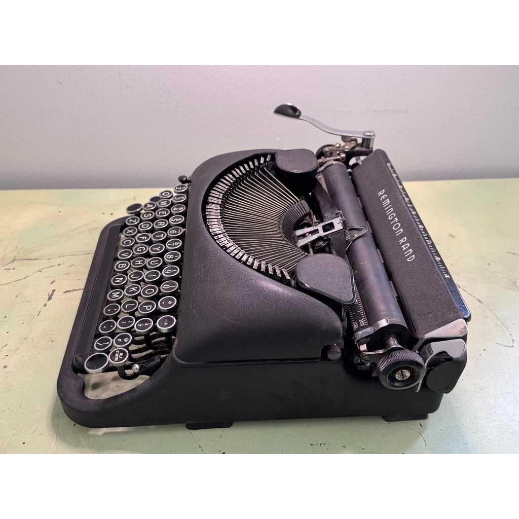 1940s Remington Rand De Luxe Model 5 • Black Portable Typewriter w/Case