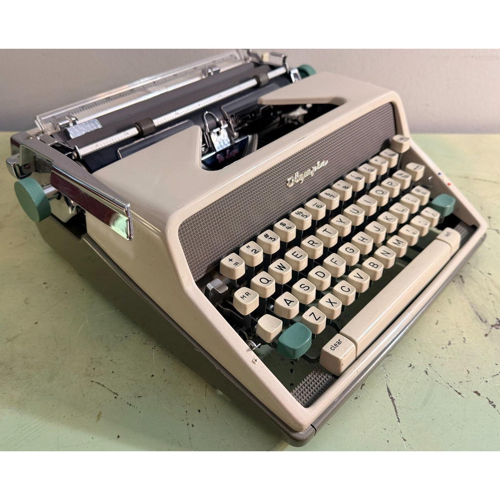 Olympia SM7 De Luxe Typewriter • Cream & Taupe • West Germany w/Case