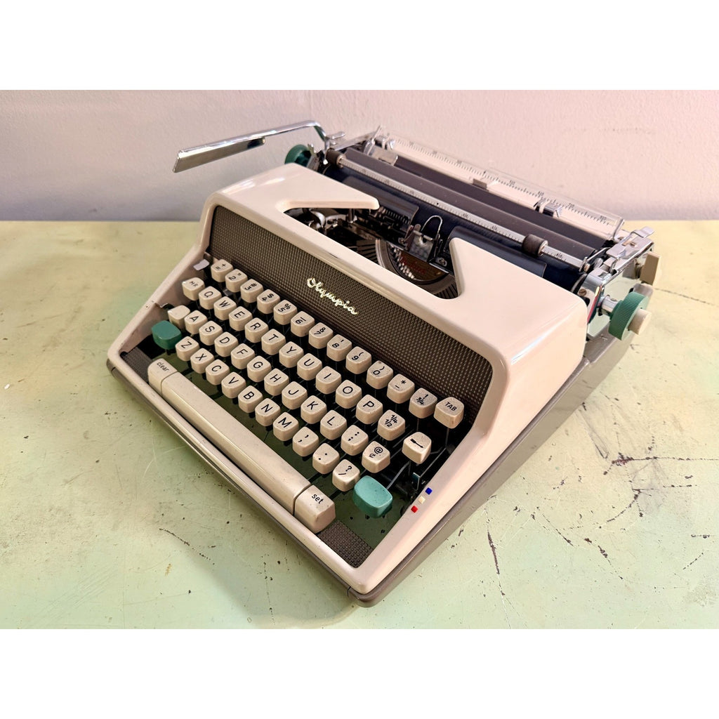 Olympia SM7 De Luxe Typewriter • Cream & Taupe • West Germany w/Case