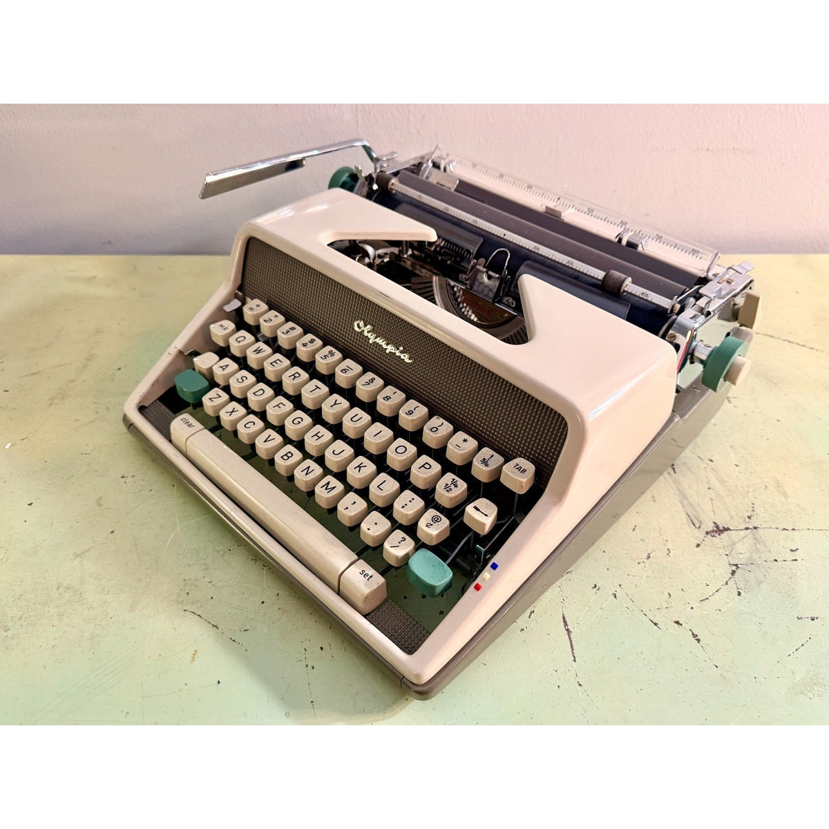 Olympia SM7 De Luxe Typewriter • Cream & Taupe • West Germany w/Case