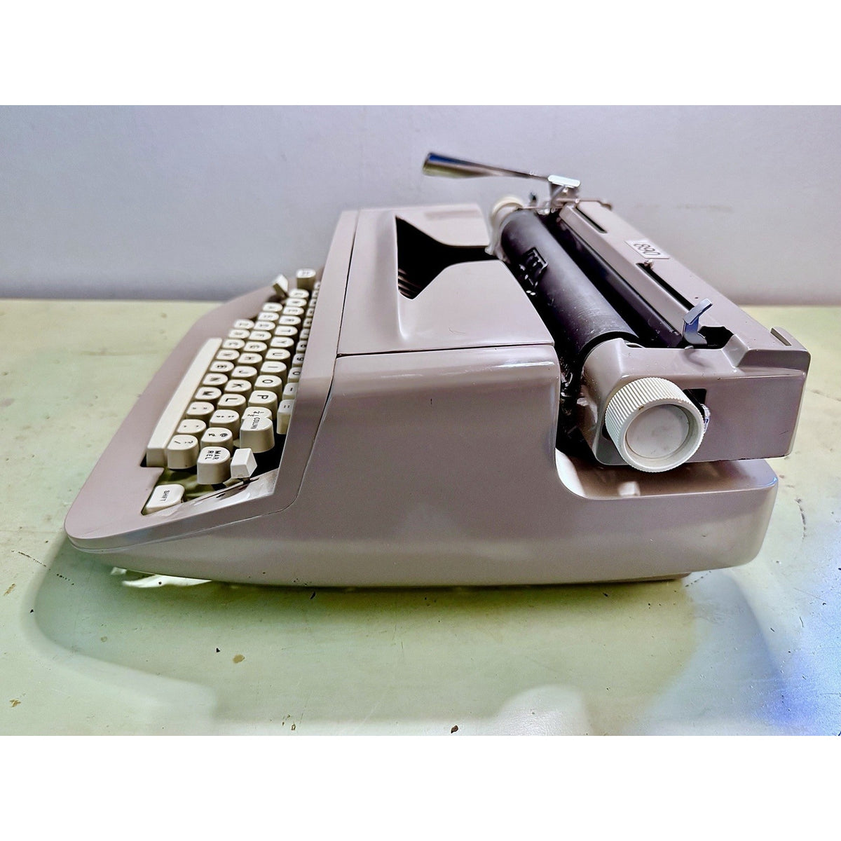 Royal 890 Manual Typewriter • Beige Mid-60s Portable w/Case • Serviced & Tested