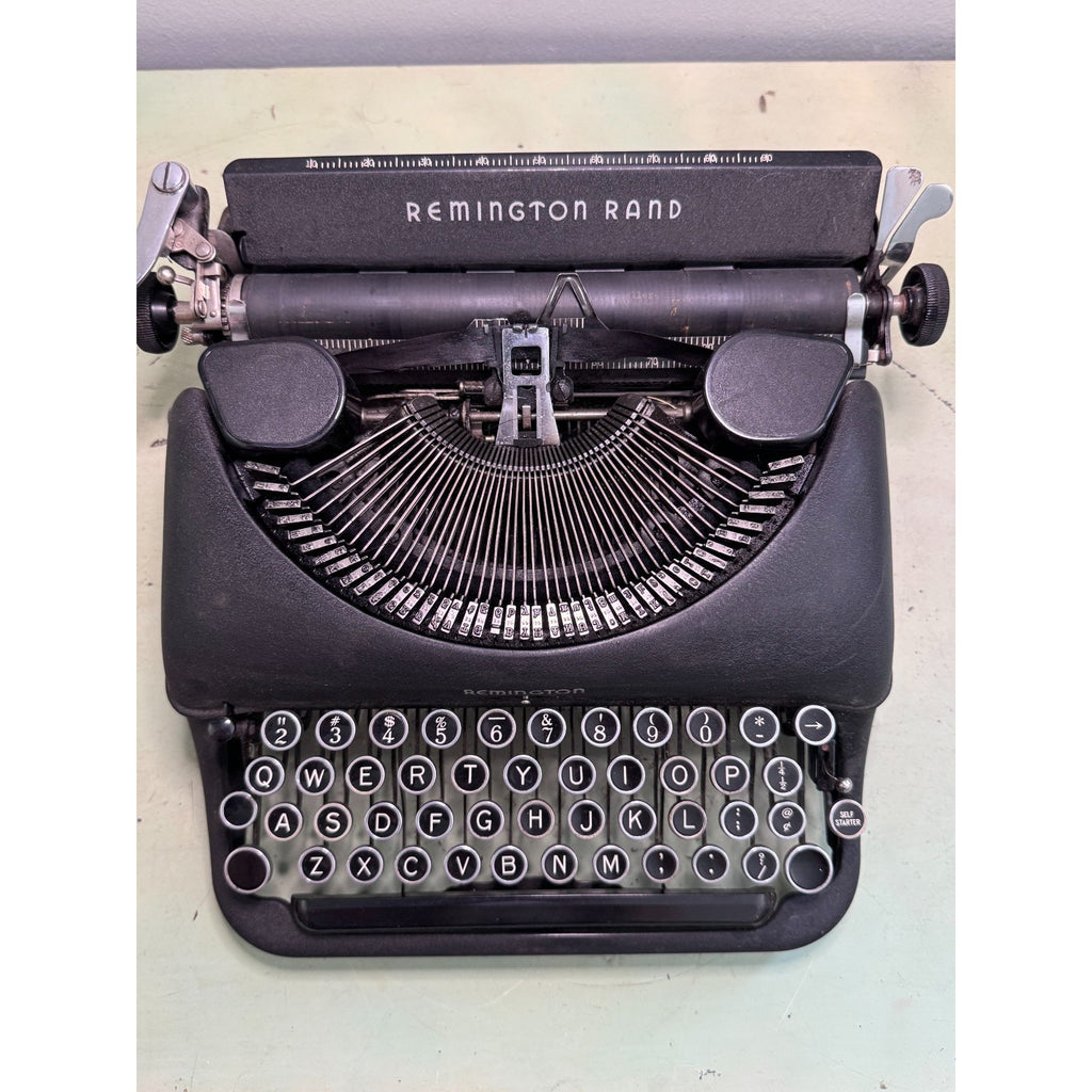 1940s Remington Rand De Luxe Model 5 • Black Portable Typewriter w/Case