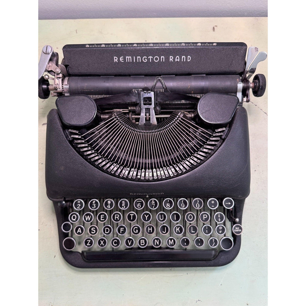 1940s Remington Rand De Luxe Model 5 • Black Portable Typewriter w/Case
